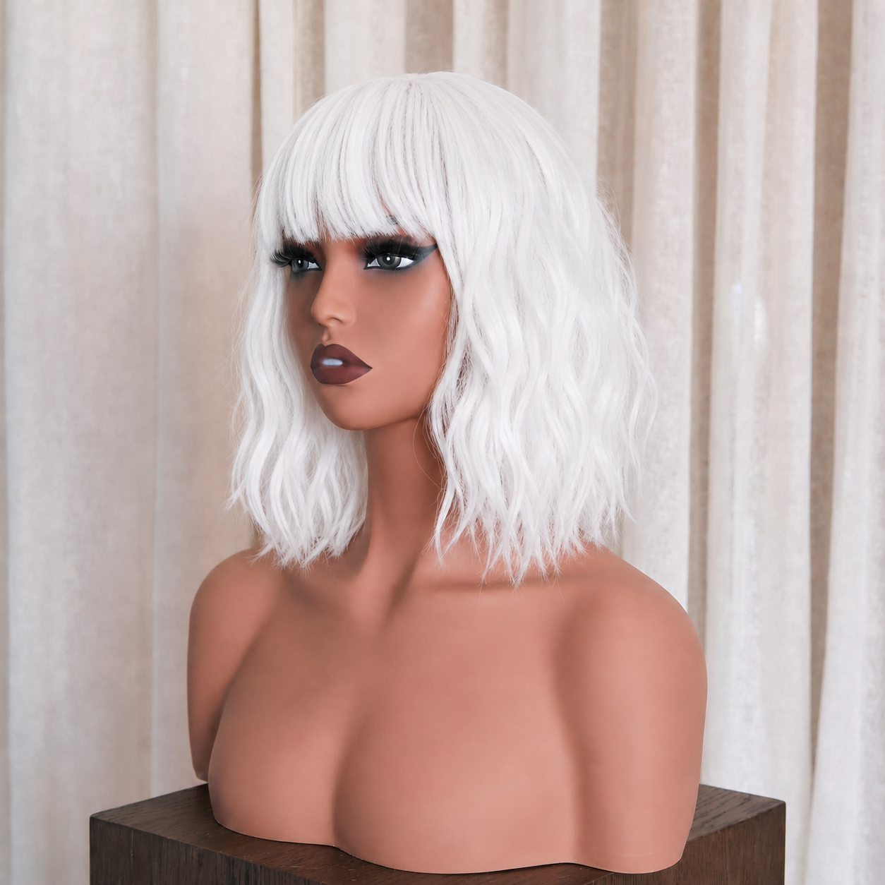 HAYLEY White Bob Fringe Wig